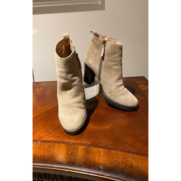 Caslon Shoes - Caslon Kelsey Zip Bootie, Taupe Suede, Womens Size 9.5